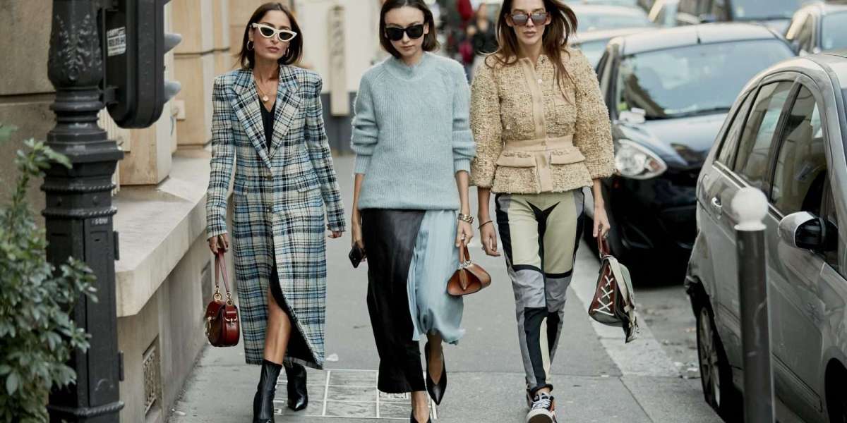 going to do a runway Loro Piana Handbags show and really amplify