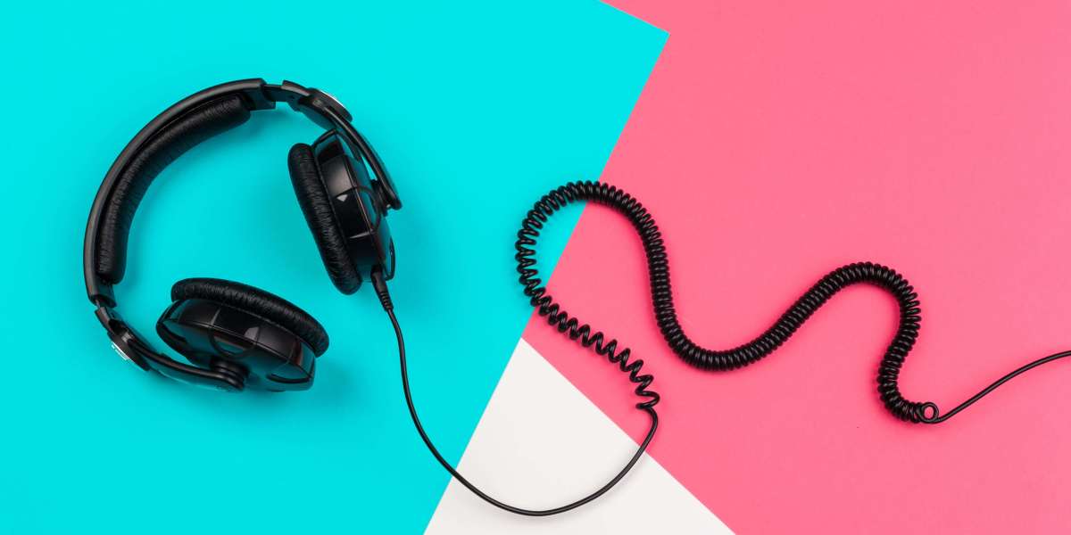 See What Headphones Earphones Tricks The Celebs Are Using