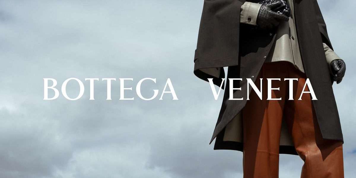 Bottega Veneta hourglass curves of yesteryear